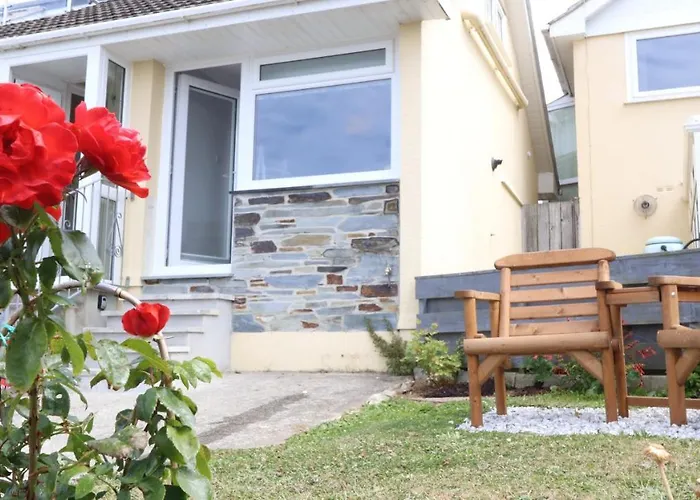 Sirens Sunset Peaceful Retreat With Stunning Sea Views, 5 Minutes From Porth Beach