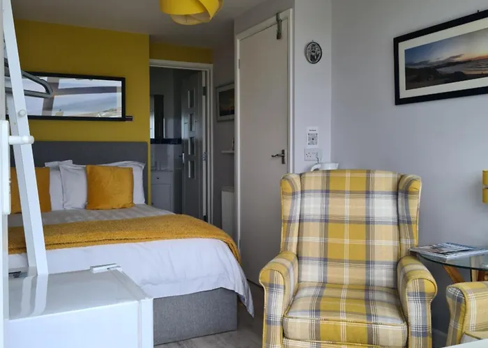 Sirens Sunset Peaceful Retreat With Stunning Sea Views, 5 Minutes From Porth Beach