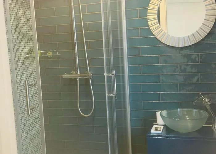 Oyo Newquay Beach Hotel